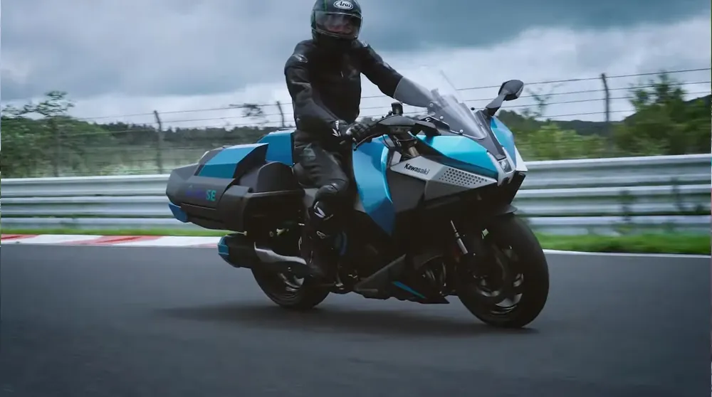 Kawasaki-Ninja-H2-HySe-accion10