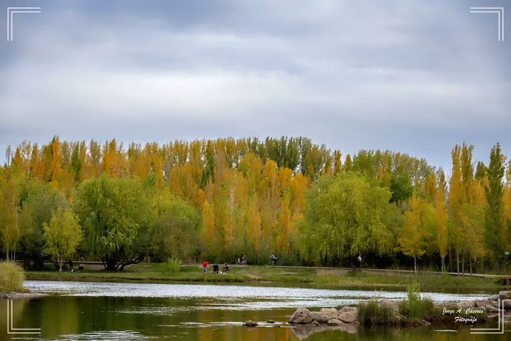 Otoño en el río - Jorge Cáceres