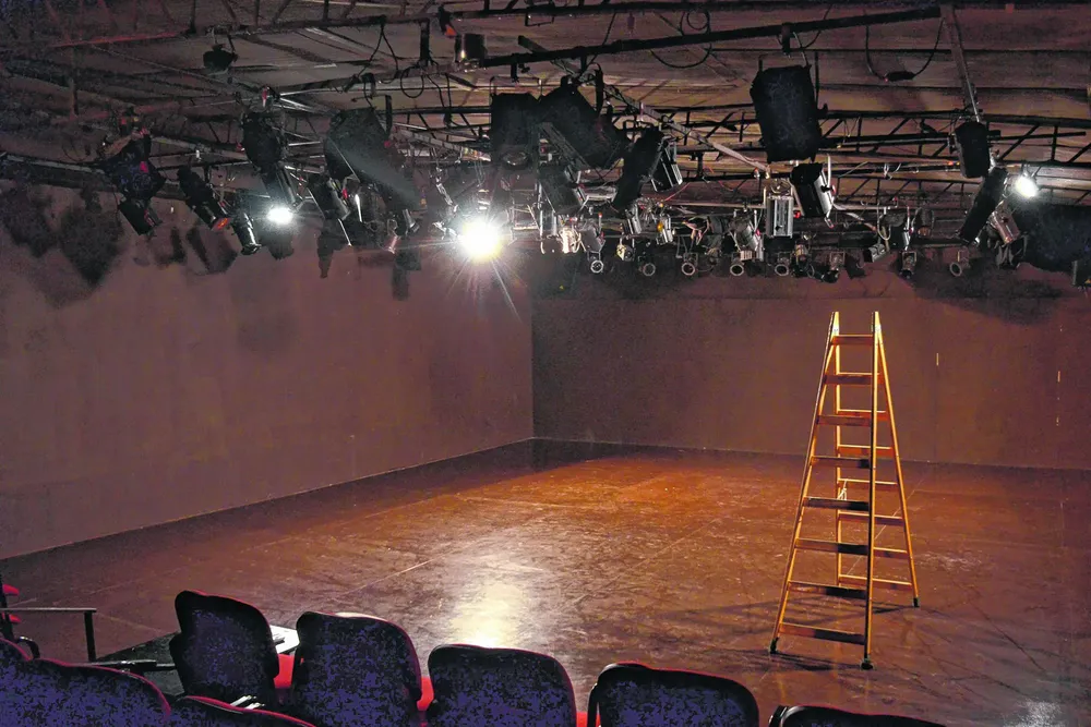 multimedia.grande.bbeb1e66dbea4343.VGVhdHJvIMOBbWJpdG8gSGlzdHJpw7NuIGVuIE5ldXF1w6lfZ3JhbmRlLndlYnA=