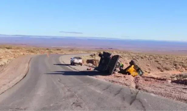 camion-vuelco-anelo-neuquen-e1751284649266