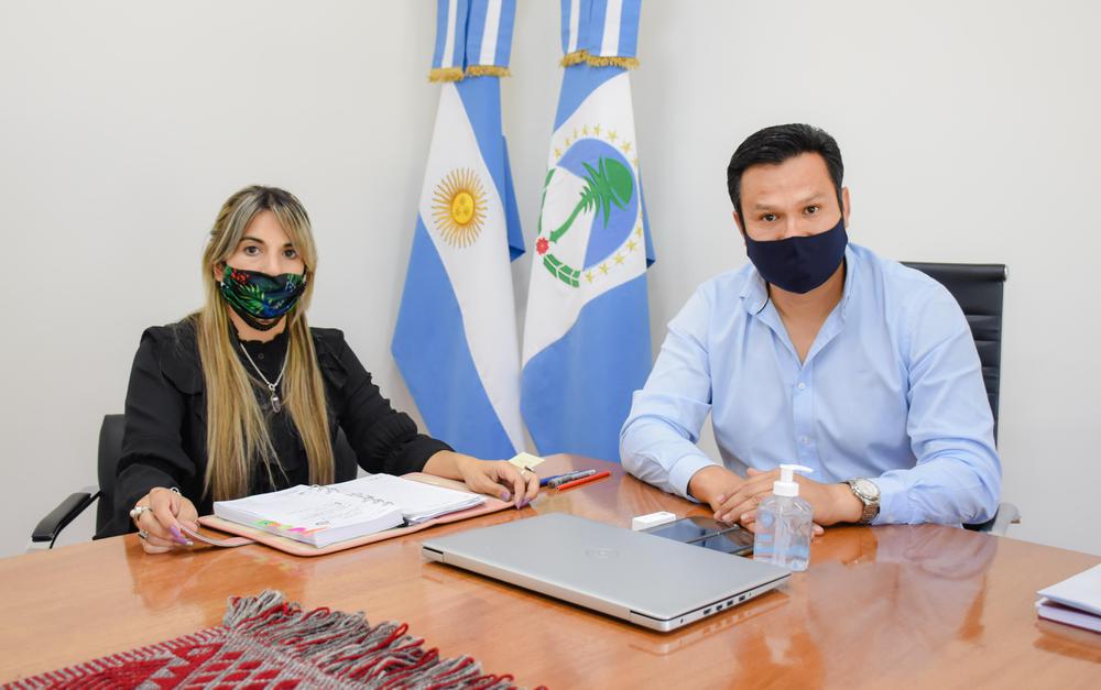 Osvaldo LLancafilo_- Silvana Fernández