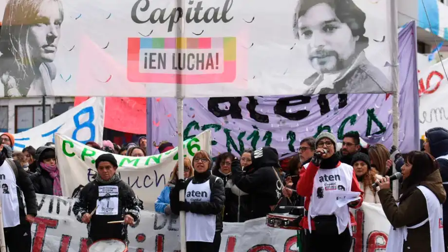 Neuquen-aten-marcha-a-los-puentes-foto-mati-subat-10