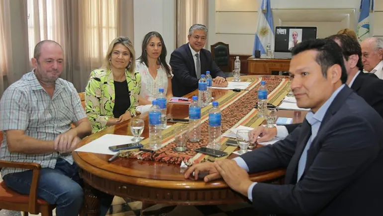 figueroa-encuentro-diputados-senadores-nacionales-neuquen