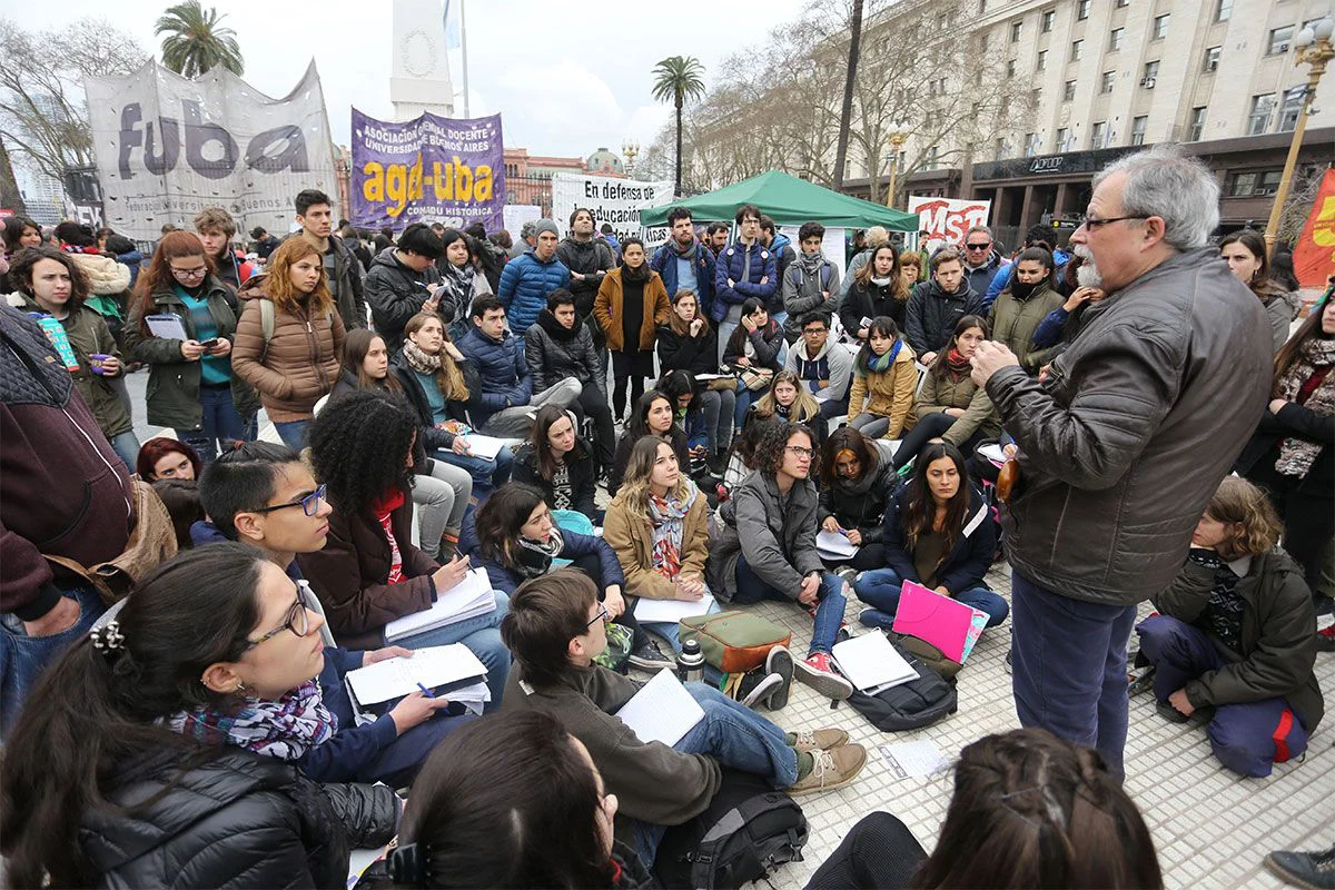 clases-publicas-universidades-protesat-en-plaza-de-mayo-foto-Juan-Vargas-NA-2