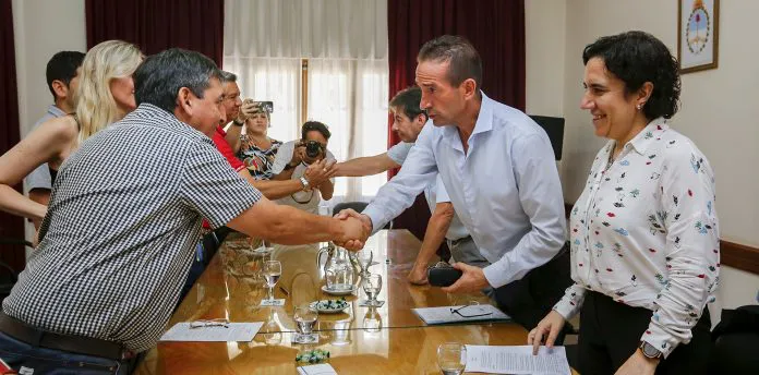 08A2283_web-696x344 (1)