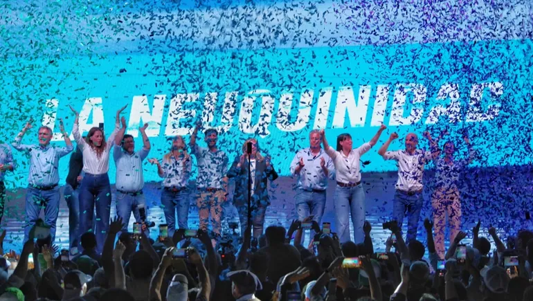 la-neuquinidad-reunio-una-multitud-zapala-estuvieron-rolando-figueroa-y-los-candidatos-el-26-octubre