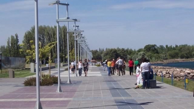 paseo-de-la-costa-en-neuquen-capital-960x640