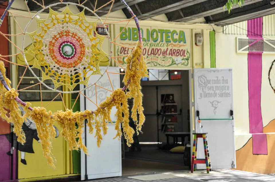 807389-delotroladodel-c3-a1rbol