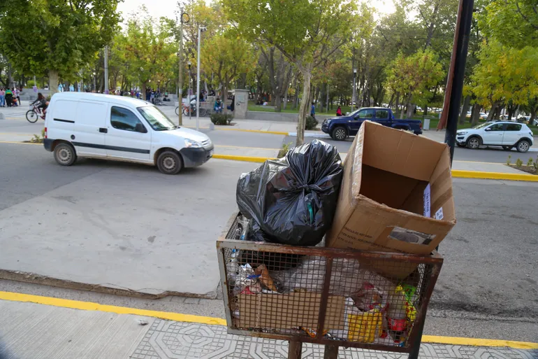on-plottier-basura-5jpg