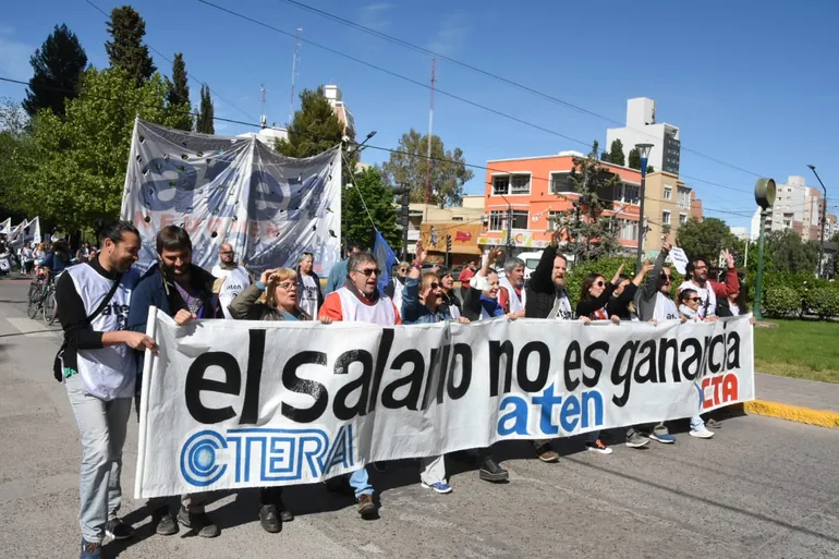 paro-aten-reclamo-ganancias-legislatura (1)
