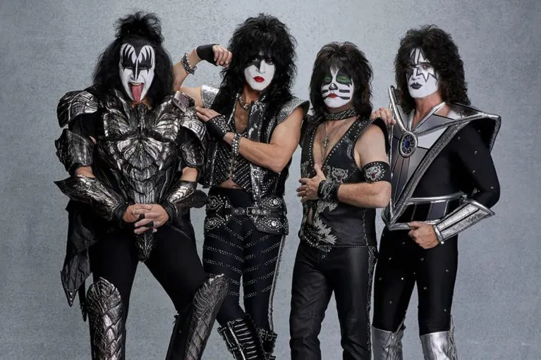 20221023-Kiss-767x511