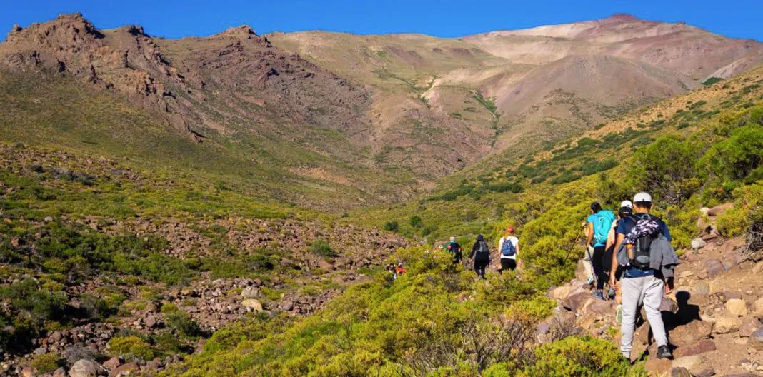 Senderismo-y-Geoturismo-en-la-Cordillera-del-Viento