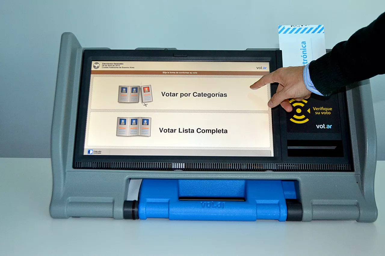 Maquina de voto electronico