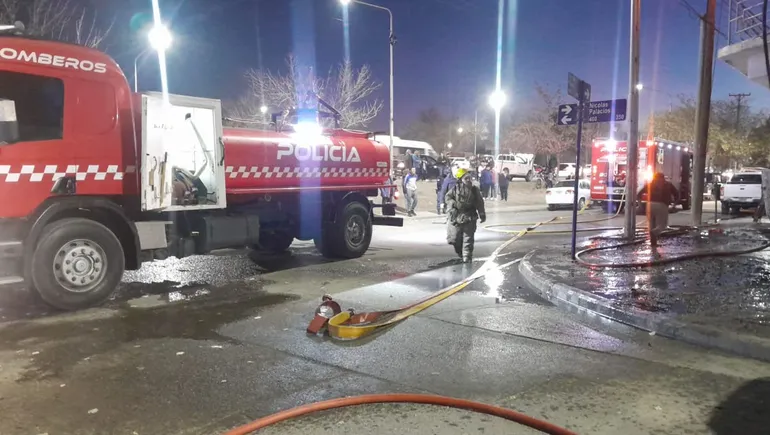 incendio-bomberos-vivienda-calle-planasjpg