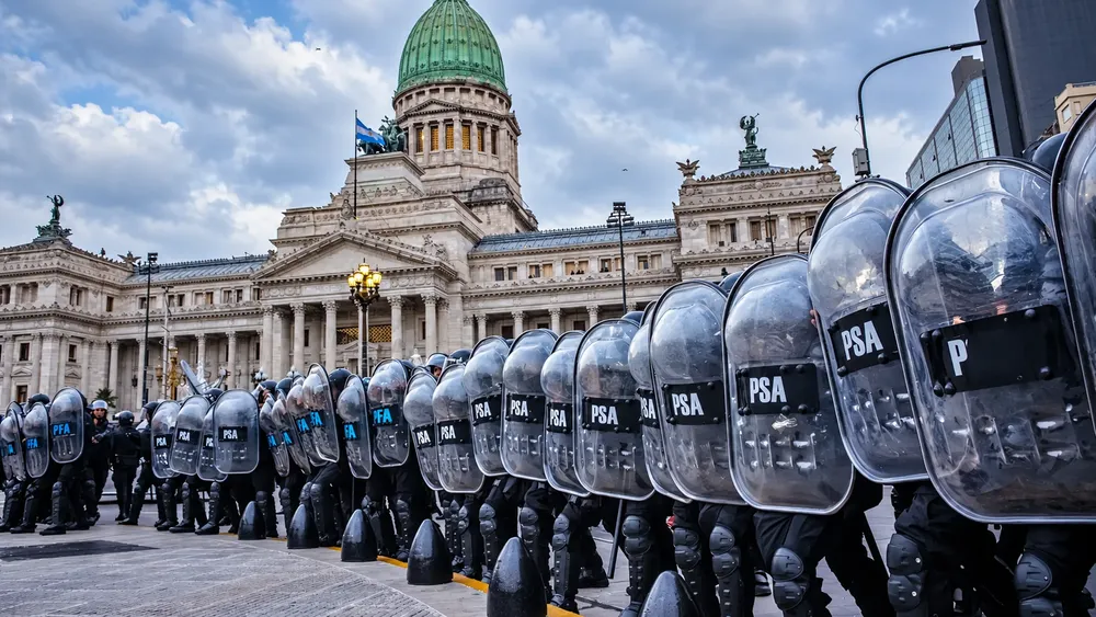 Formación policial ante el Congreso Nacional