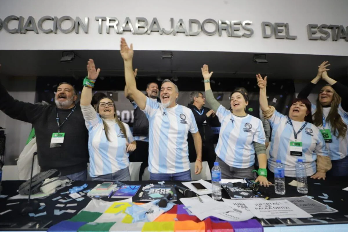ate-le-pidio-al-gobierno-nacional-asueto-desde-mediodia-para-estatales-puedan-ver-argentina-vs-inglaterra-1145469-132350