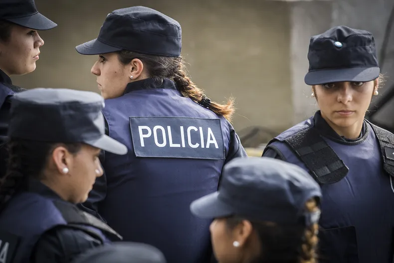 visita-mauricio-macri-mendoza-centro-entrenamiento-policial-cadete-femenino-mujer-policia-345315