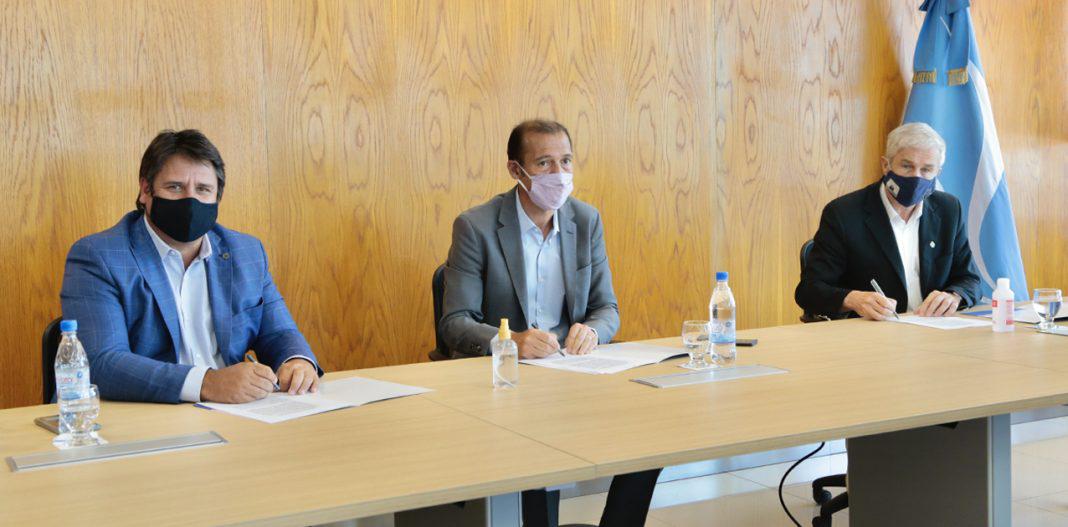 firma-convenio-recepcion-de-residuos-solidos-El-Chañar-1068x527