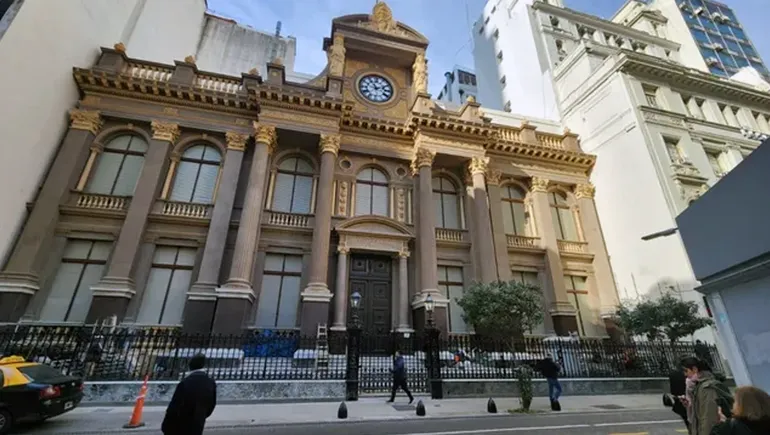 las-reservas-del-banco-central-sufrieron-una-caida-mil-millones-dolares