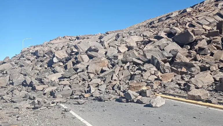 desmoronamiento-cerro-virgen-chos-malal (3)