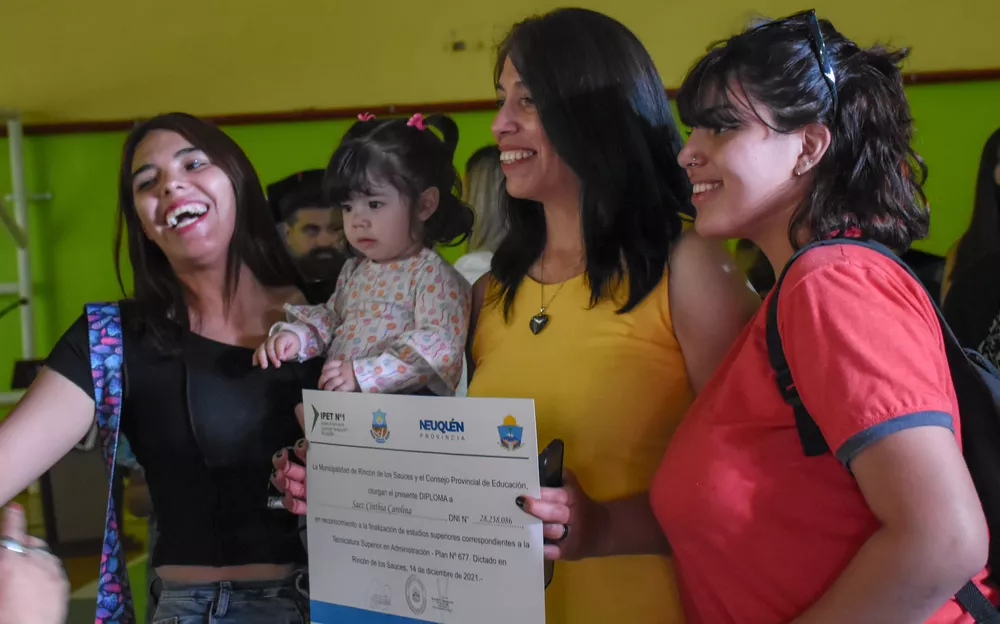 Egreso Rincón de los Sauces Tecnicatura de Administracion- nexo 8 IPET-8