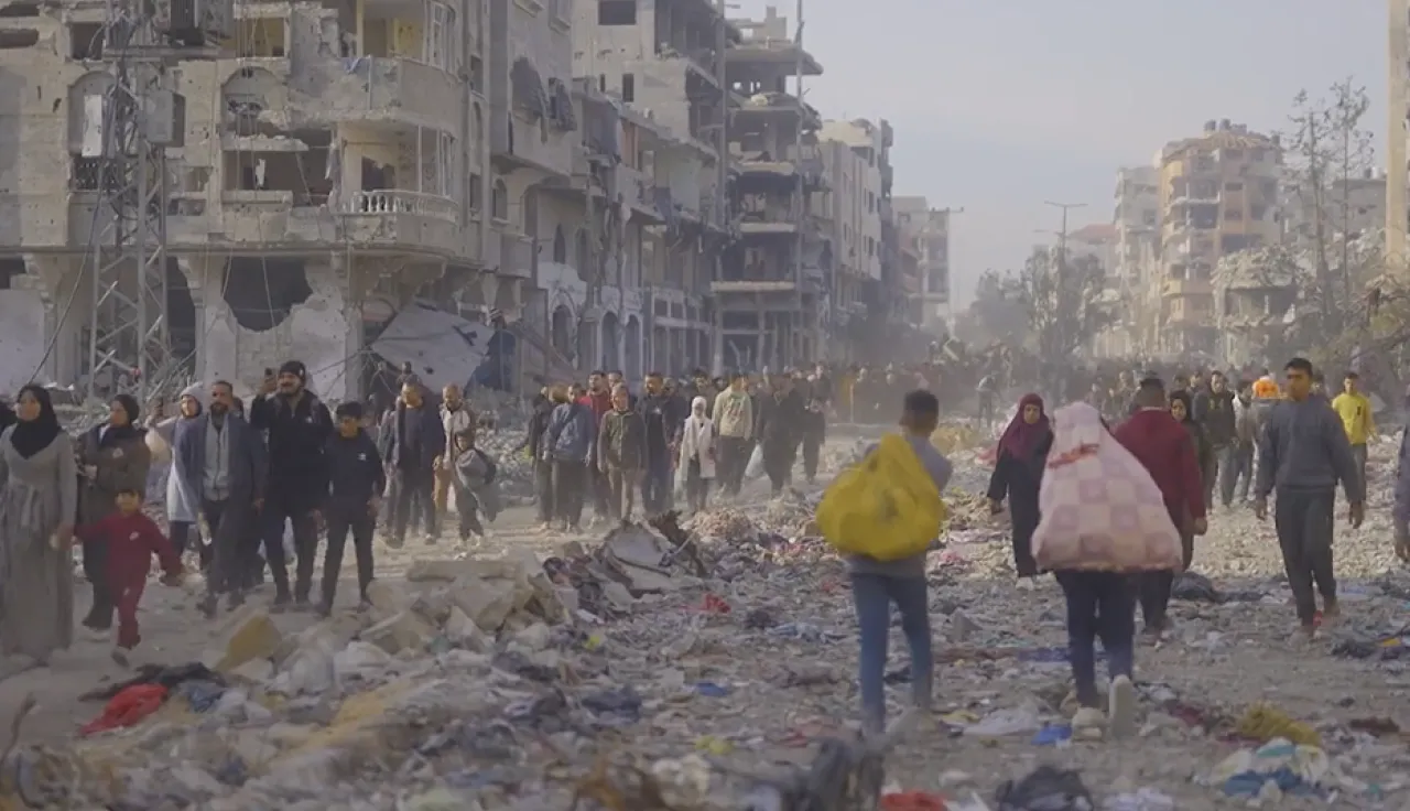 Gaza-AV-news-roads-damaged-people-moving_0.png