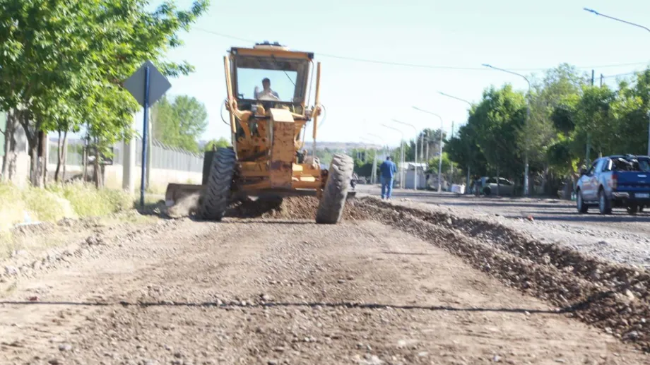 neuquen-Plan-3.000-Cuadras-de-Asfalto-comienza-la-pavimentacion-de-Racedo-una-avenida-central-del-Oeste