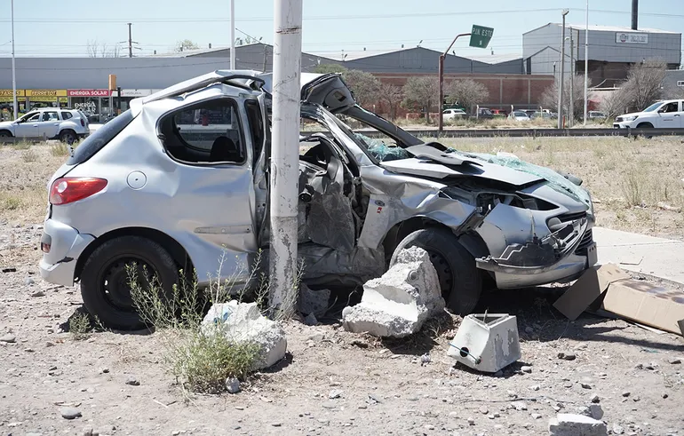 sfp-accidente-auto-poste-ruta-7-zanon-8jpg