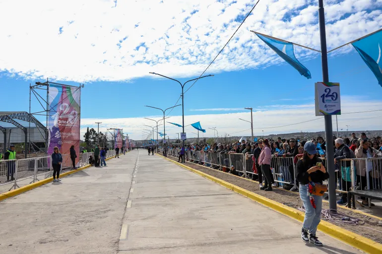 on-desfile-aniversario-neuquen-26jpg