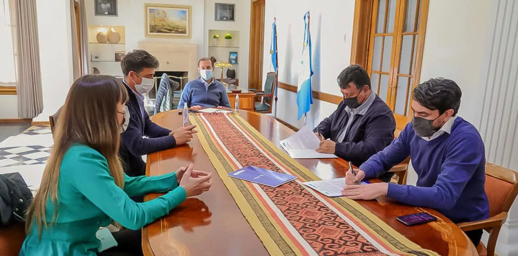 San-Martín-de-los-Andes-y-Chos-Malal-fortalecerán-emprendimientos-locales-1068x528