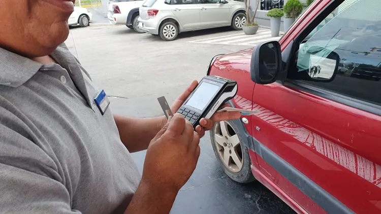 Comenzaron-los-controles-en-Estaciones-de-Servicio-para-verificar-si-se-cumplen-las-nuevas-disposiciones-del-uso-de-tarjetas