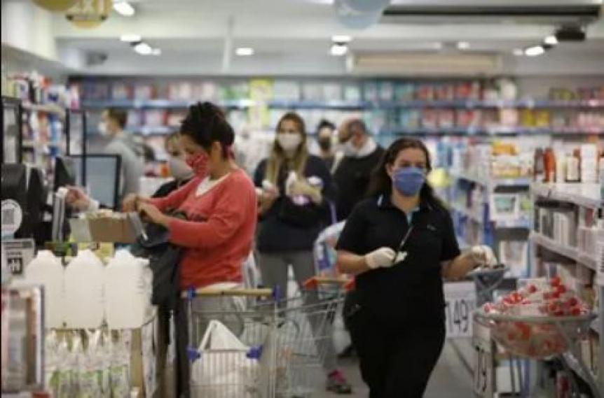 Gente comprando 2