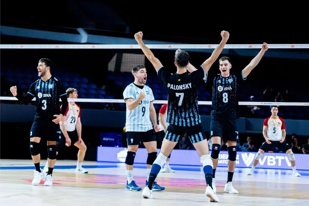 Argentina-barrió-a-Alemania-y-se-clasificó-por-primera-vez-al-Final-8-de-la-VNL-__Voley_FeVA_