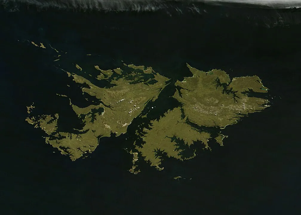 1008px-Falkland-Islands-Terra-2011-01-23-250m