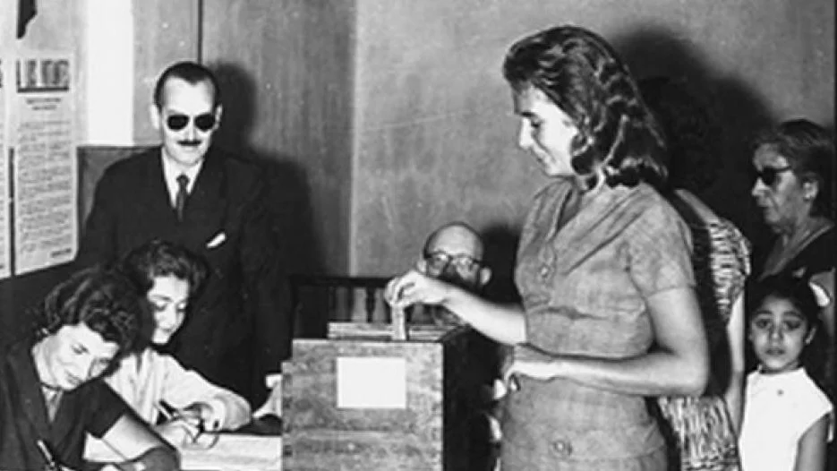 mujer-votando
