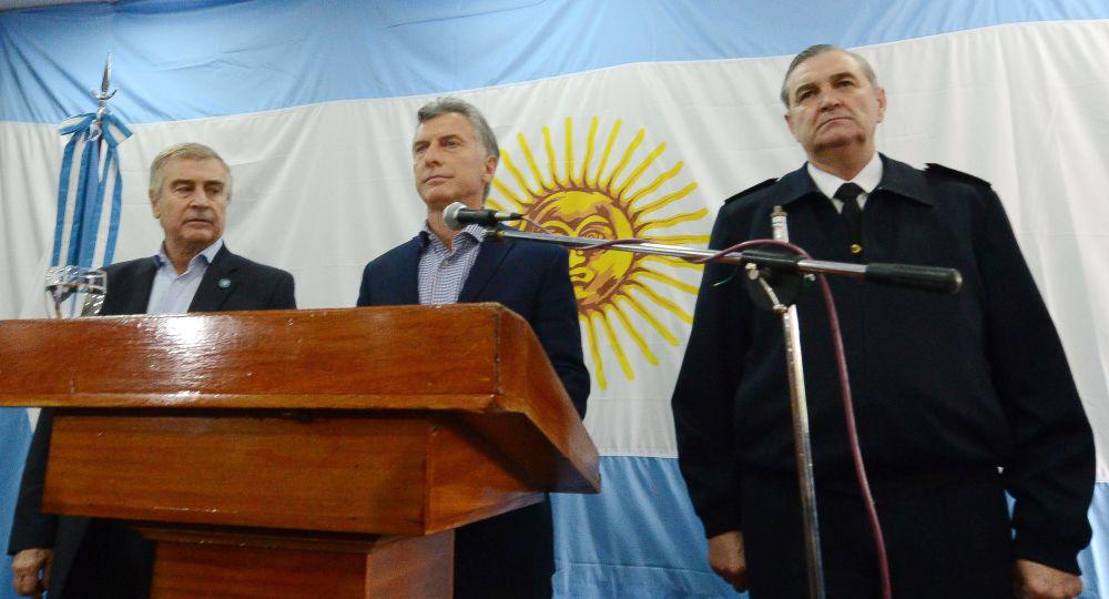 el-ministro-defensa-oscar-aguad-izquierda-junto-al-presidente-mauricio-macri-y-el-jefe-del-estado-mayor-general-la-armada-marcelo-srur