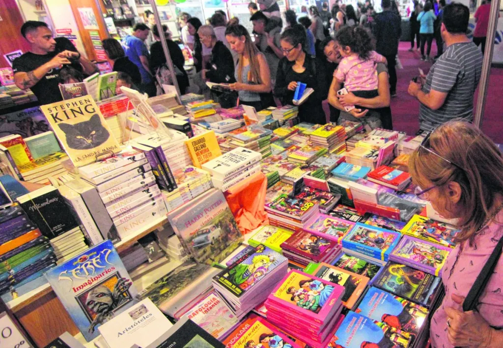 Imagen-NF003-NEUQUEN.Feria-del-Libro-16sept2022-FOTO-Oscar-Livera-e1694117887713 (1)