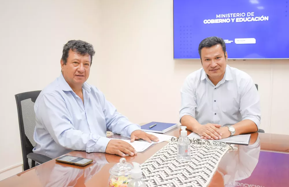 Ministro Osvaldo Llancafilo con Intendente Hugo Gutierrez