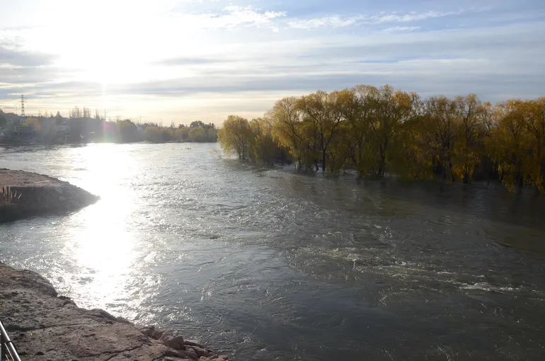 rio-neuquen-crecida-del-rio-5jpg