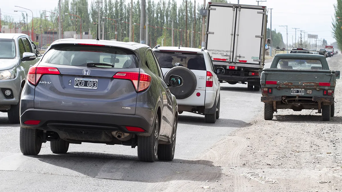 cada-vez-mas-valletanos-utilizan-la-ruta-chica-llegar-neuquen-horarios-pico-se-circula-paso-hombre