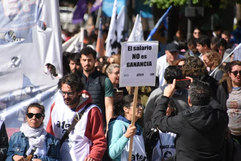 paro-aten-reclamo-ganancias-legislatura