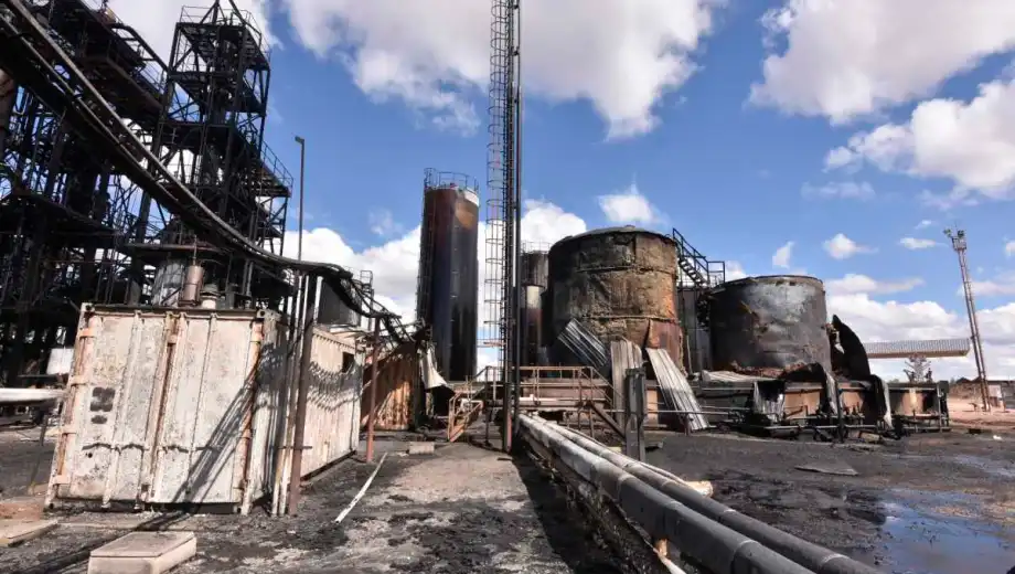 plaza-huincul-incendio-refineria-recorrida-fiscal-foto-fernando-ranni-02