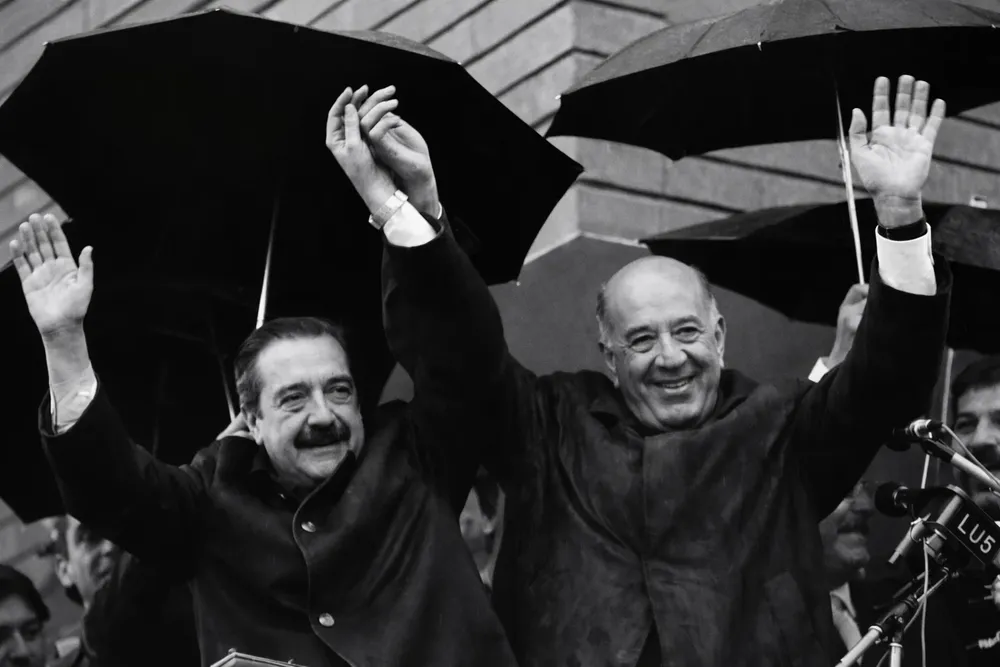 Alfonsín y Sapag en el regreso a la democrácia