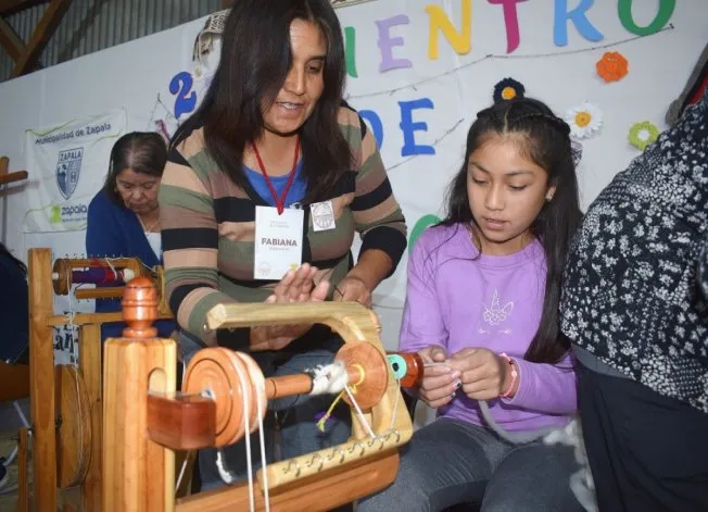 zapala_-el-arte-del-tejido-un-iman-las-infanciasjpg