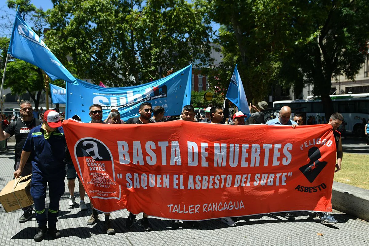 ENERO-8-Los-metrodelegados-marcharon-a-la-sede-de-SBASE-con-reclamar-nuevos-coches-de-subte-1