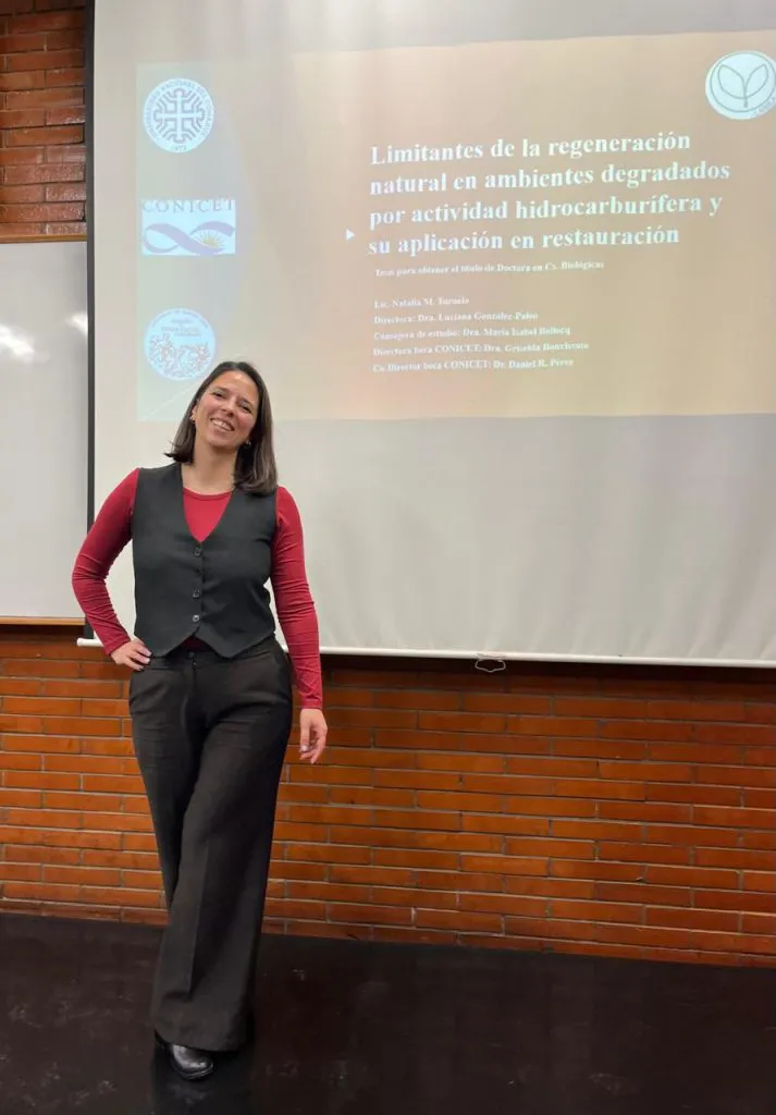 7f6e04d2-27f4-44be-be41-78ef141bbabd-713x1024