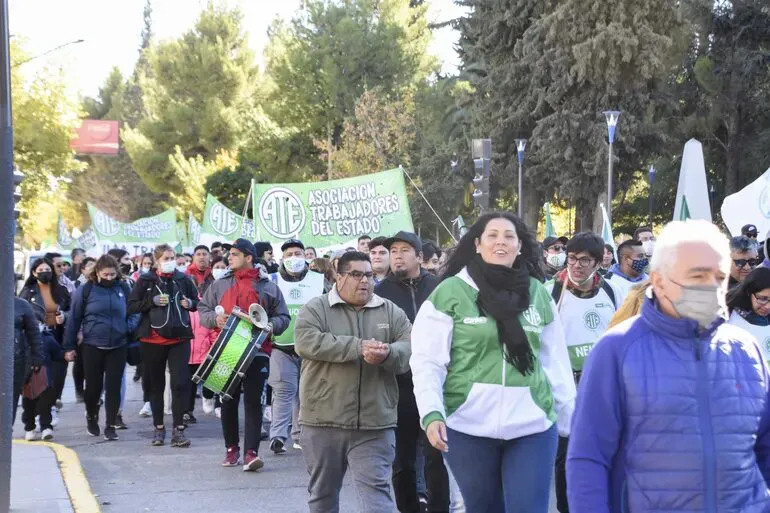 Paro-de-auxiliares-en-Neuquen