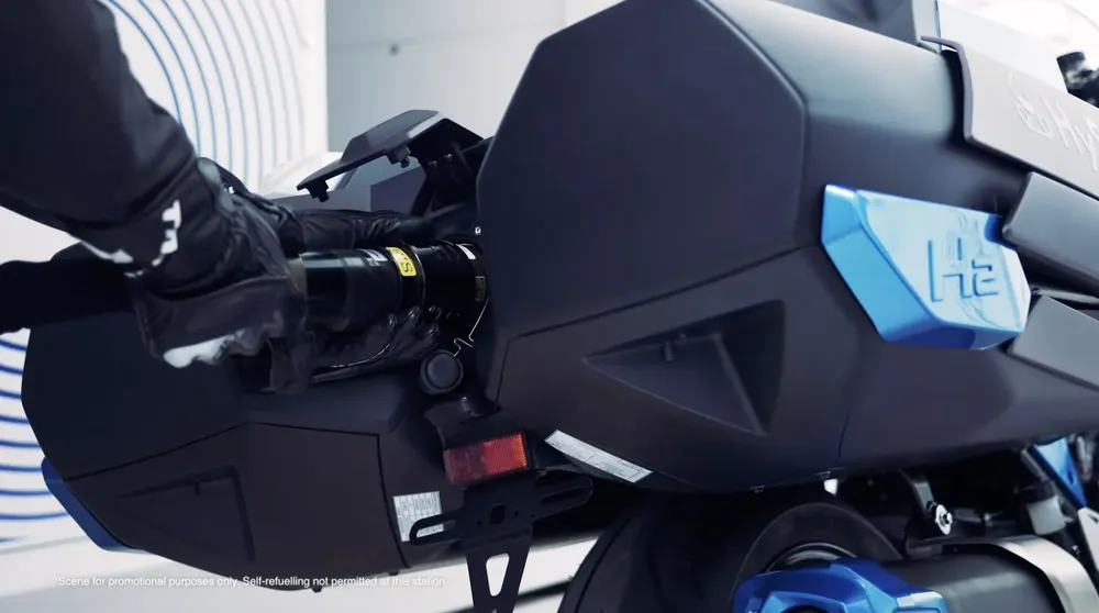 Kawasaki-Ninja-H2-HySe-accion16