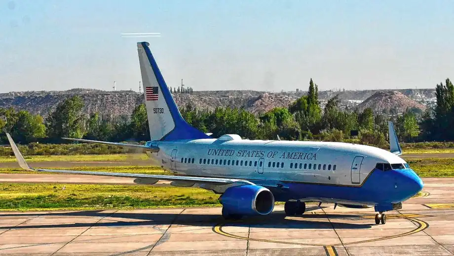 Neuquen-avion-EEUU-con-destino-vaca-muerta-foto-mati-subat-4