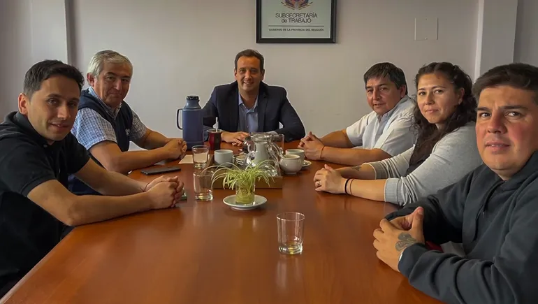 reunion-ministro-castelli-ate